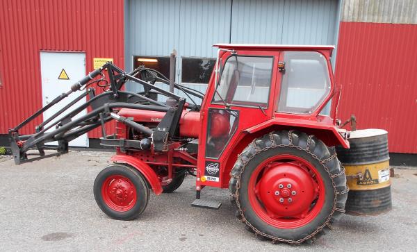 Veterantraktor - Volvo  - Krabat T425, 1956, 4 cyl. bensin, B14, 27 hk. Utrustad med specialhytt, vä...